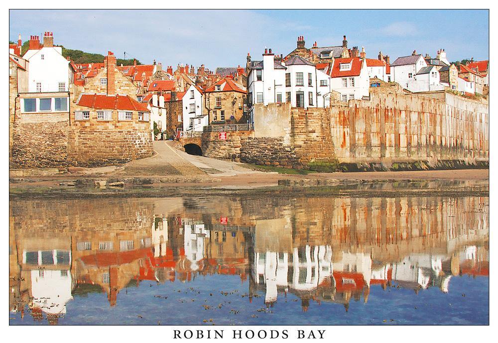 Robin Hood's Bay postcard | Cardtoons Publications